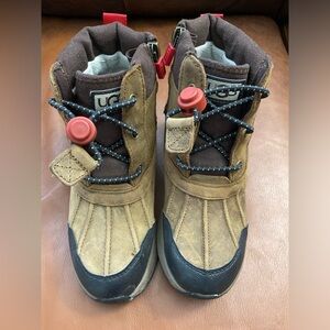 UGG little boys boots size 1 zip up